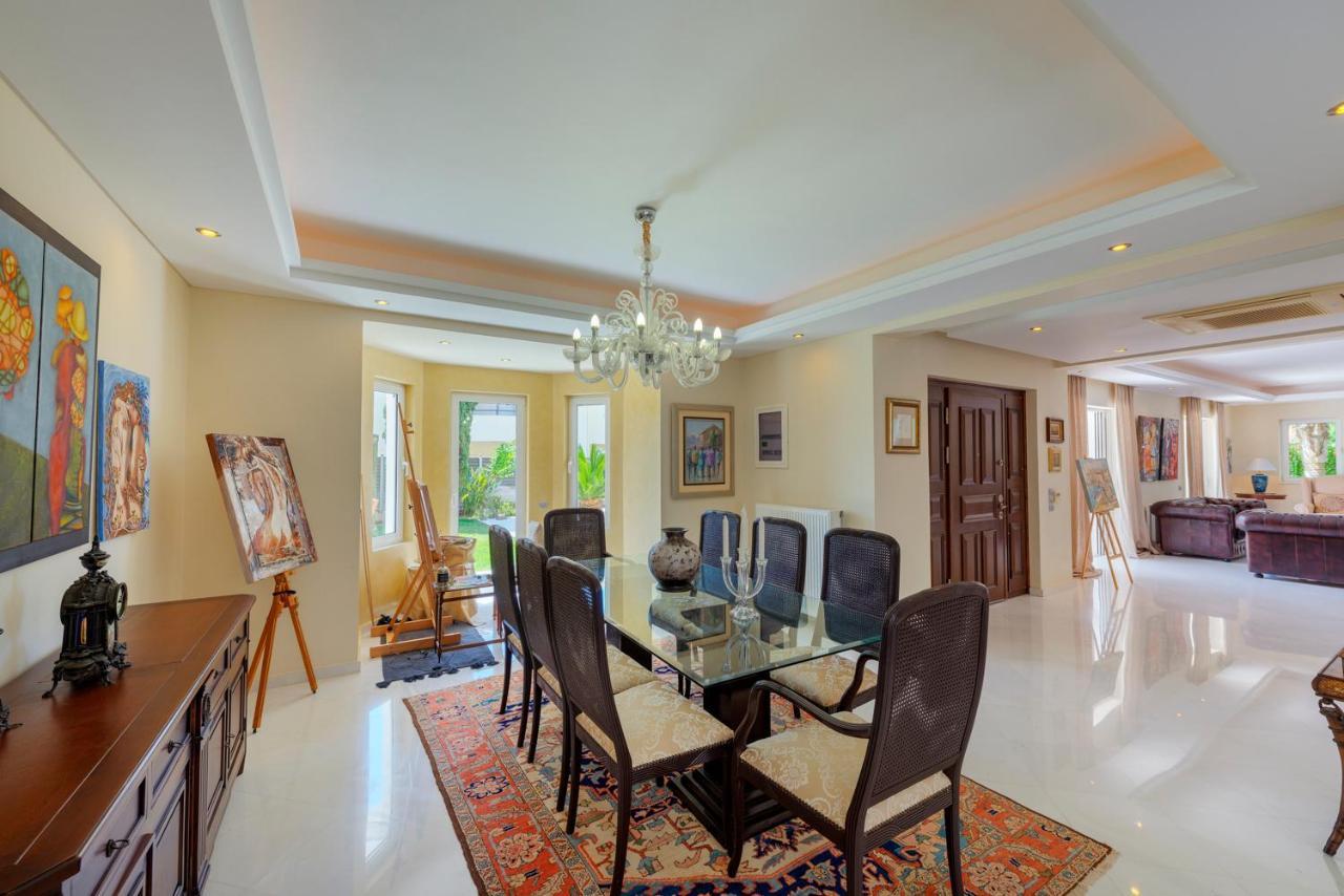 The Painters Luxurious Villa Анависос Екстериор снимка