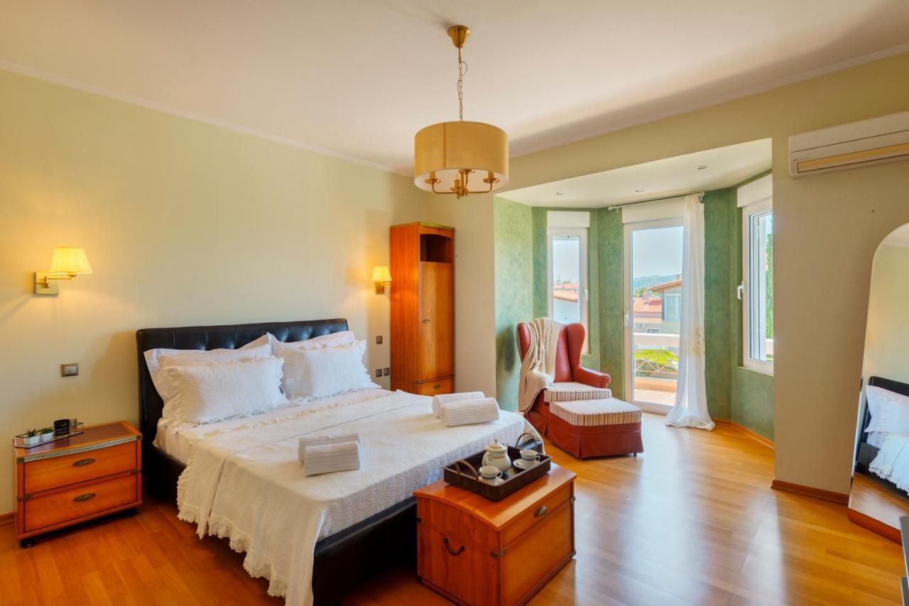 The Painters Luxurious Villa Анависос Екстериор снимка