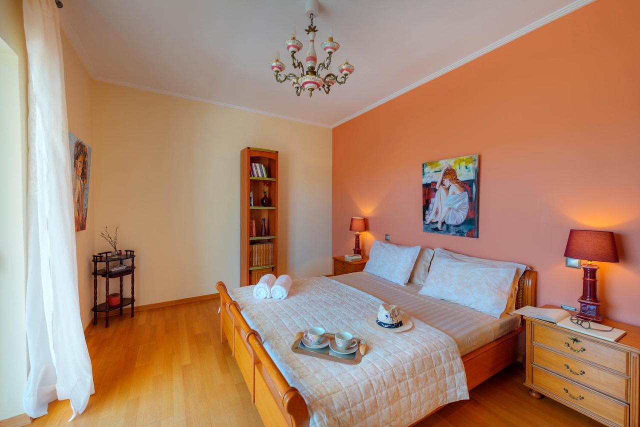 The Painters Luxurious Villa Анависос Екстериор снимка