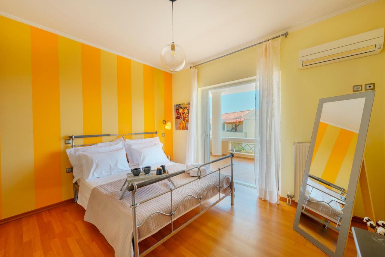 The Painters Luxurious Villa Анависос Екстериор снимка