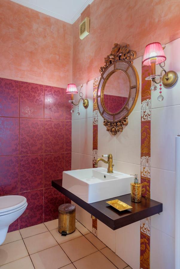 The Painters Luxurious Villa Анависос Екстериор снимка