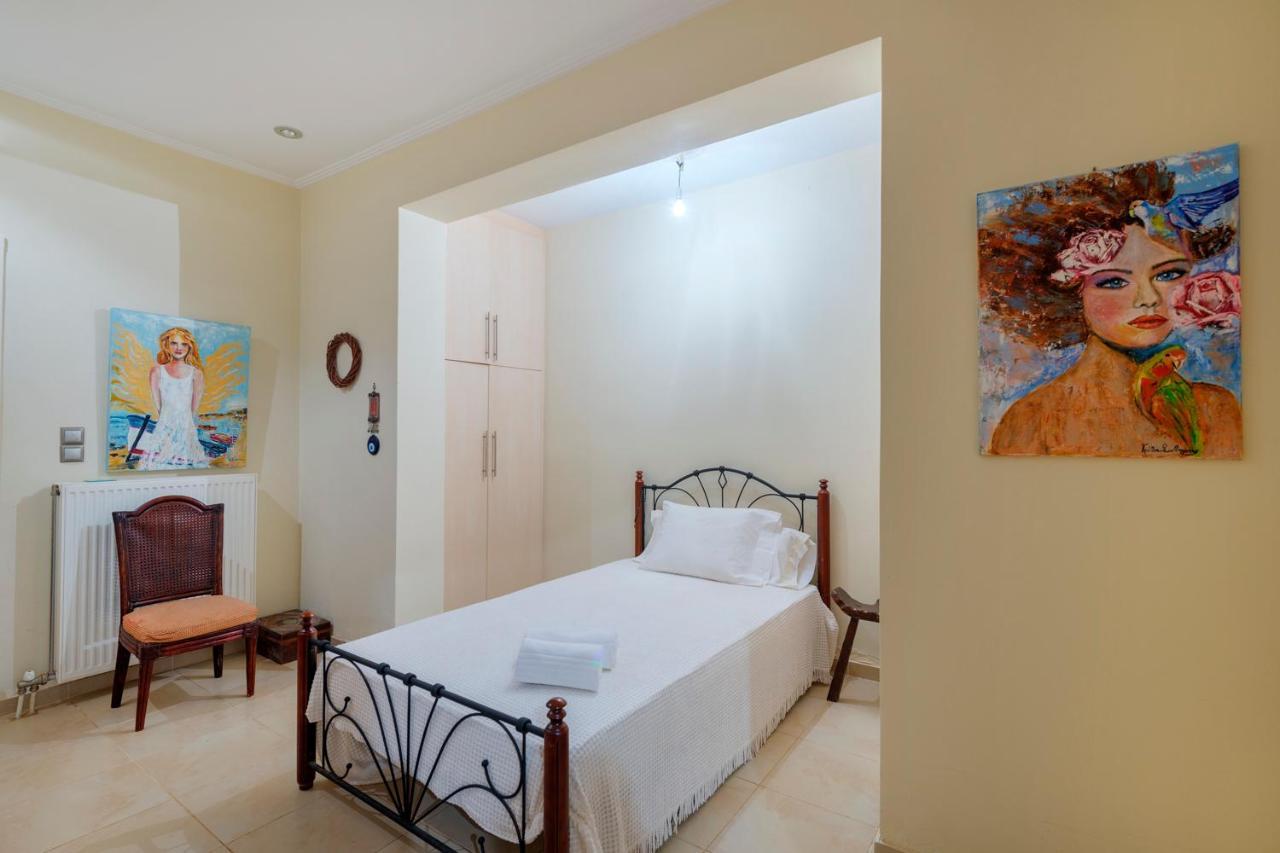The Painters Luxurious Villa Анависос Екстериор снимка