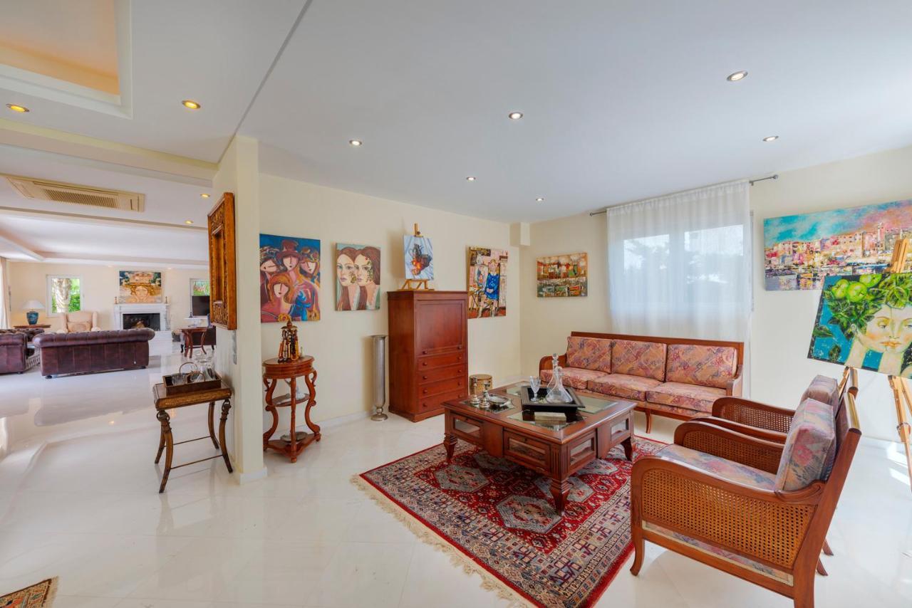 The Painters Luxurious Villa Анависос Екстериор снимка