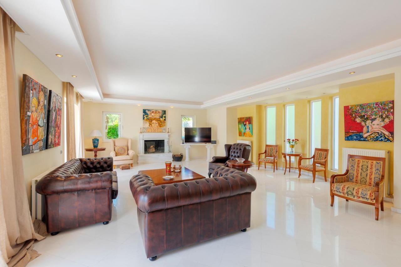 The Painters Luxurious Villa Анависос Екстериор снимка