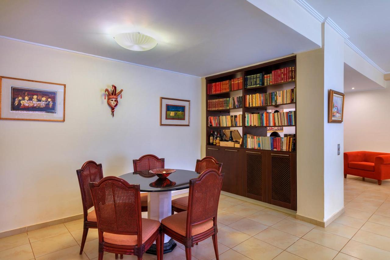 The Painters Luxurious Villa Анависос Екстериор снимка