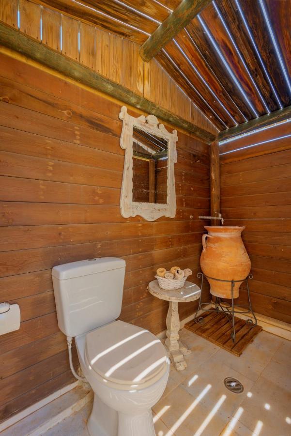 The Painters Luxurious Villa Анависос Екстериор снимка
