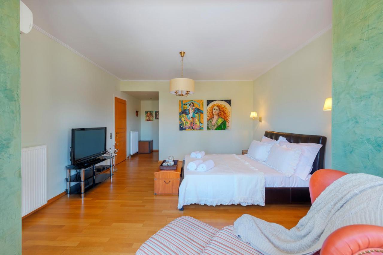 The Painters Luxurious Villa Анависос Екстериор снимка