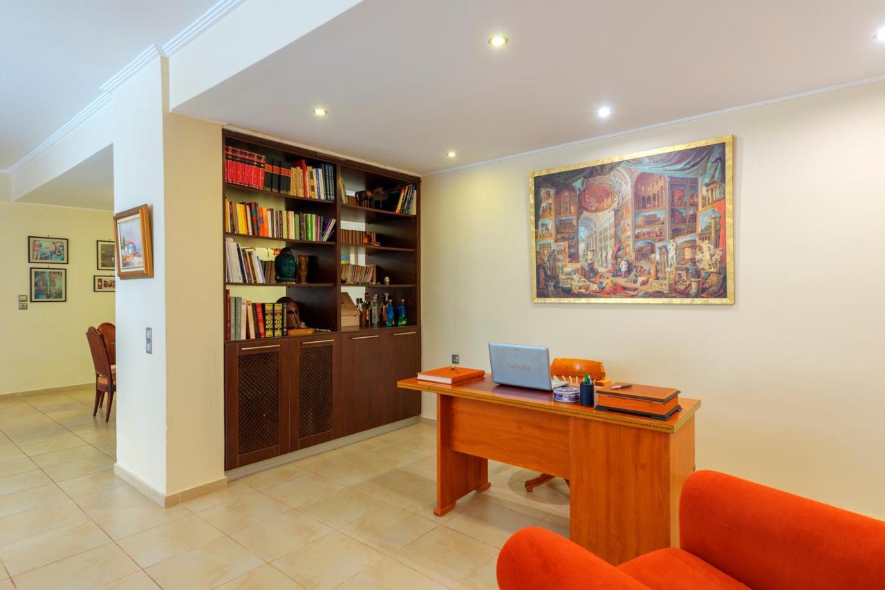 The Painters Luxurious Villa Анависос Екстериор снимка